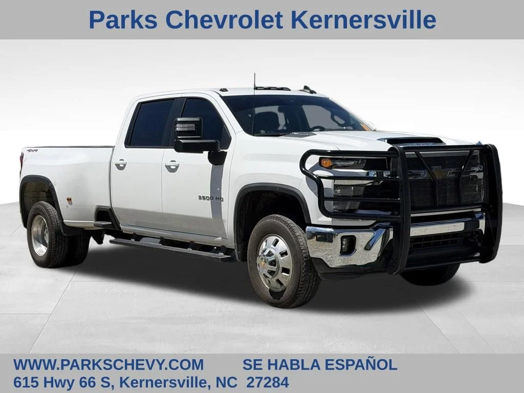 Used 2025 Summit White Chevrolet LT DRW image 1
