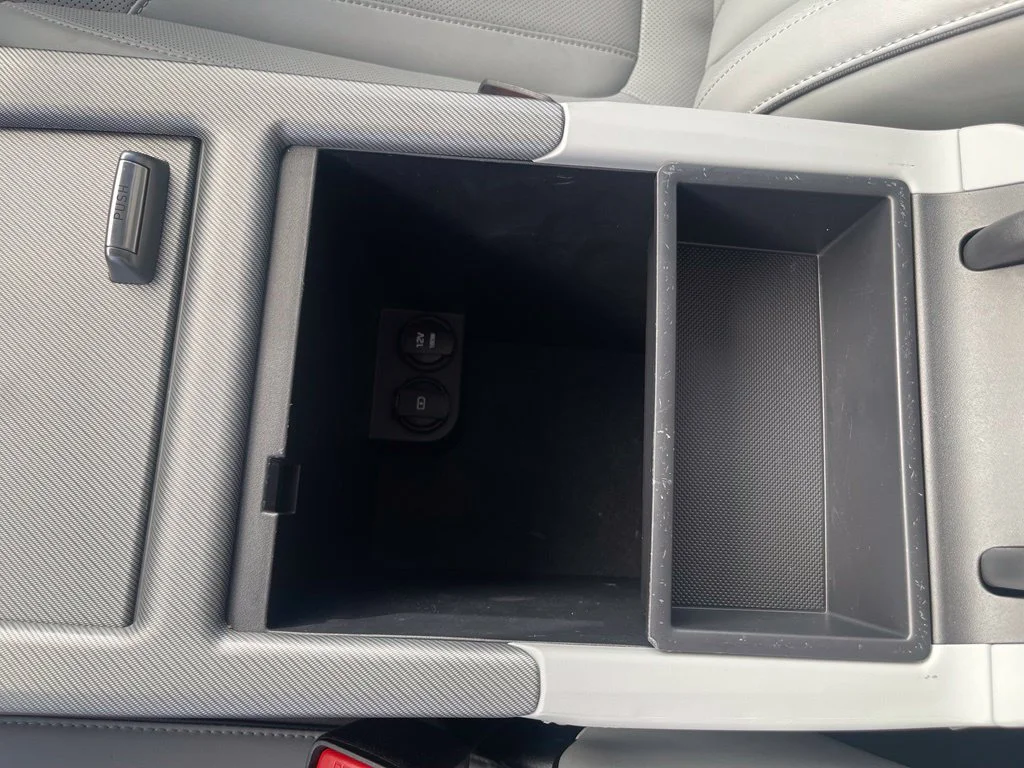 Used 2025 Hyper White Hyundai SEL image 21
