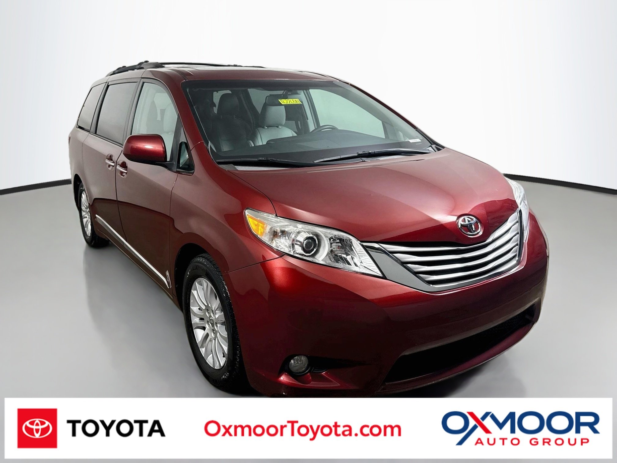 Used 2016 Salsa Red Pearl Toyota XLE image 1