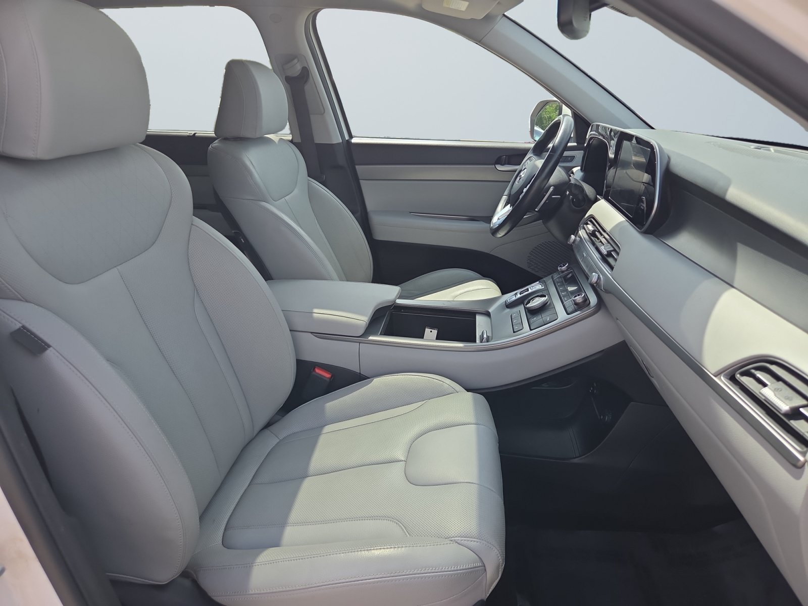 Used 2020 Hyper White Hyundai SEL image 16