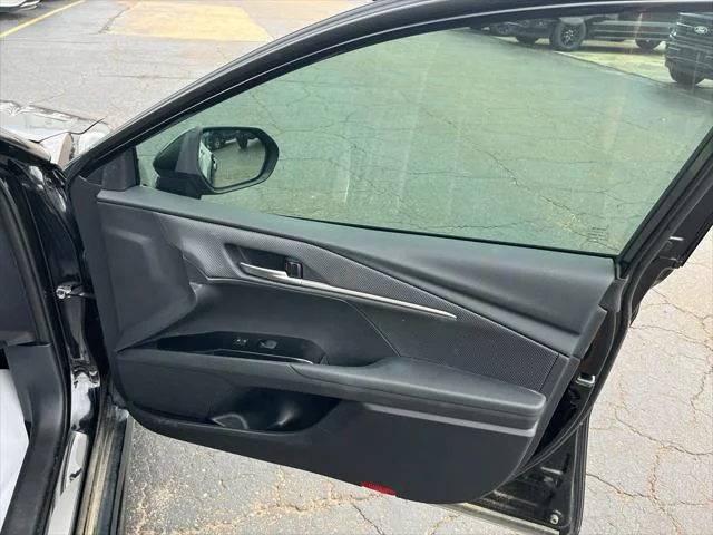 2025 Toyota Camry SE - Photo 22
