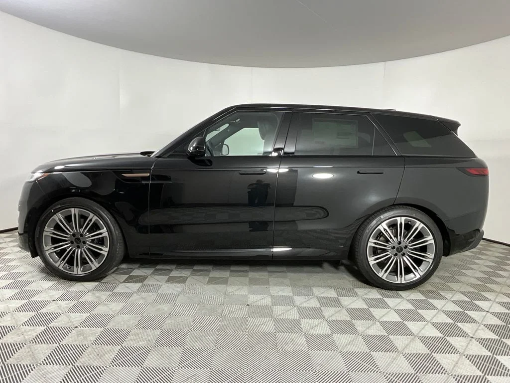 New 2026 Santorini Black Land Rover Dynamic SE image 6