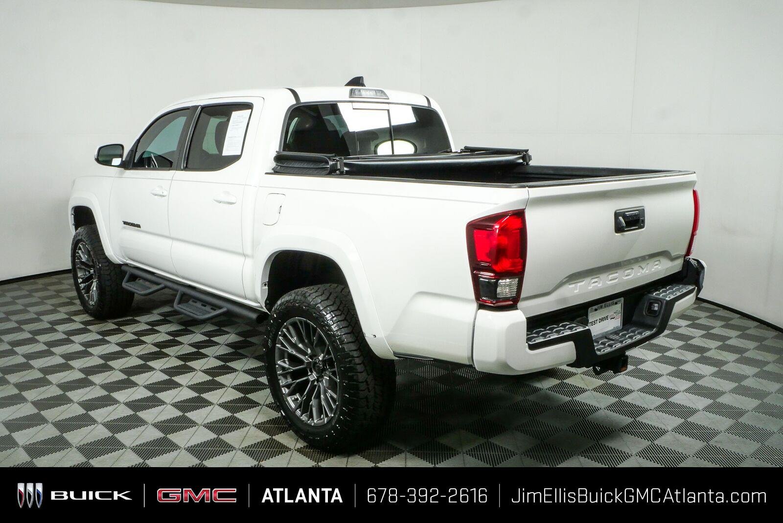 Used 2022 White Toyota SR5 V6 image 27
