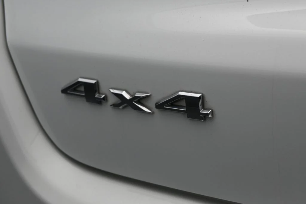 Used 2023 Bright White Clearcoat Jeep Latitude image 31