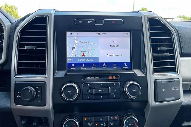 Used 2019 Magnetic Metallic Ford Lariat image 16