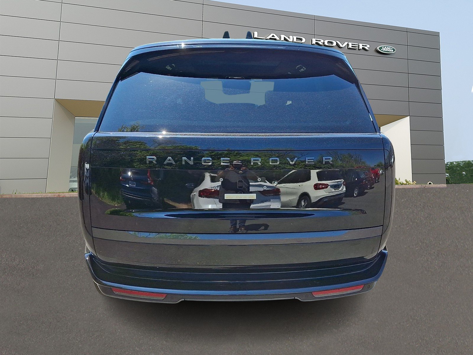 Certified Used 2025 Santorini Black Metallic - 1AG Land Rover P530 SE image 7
