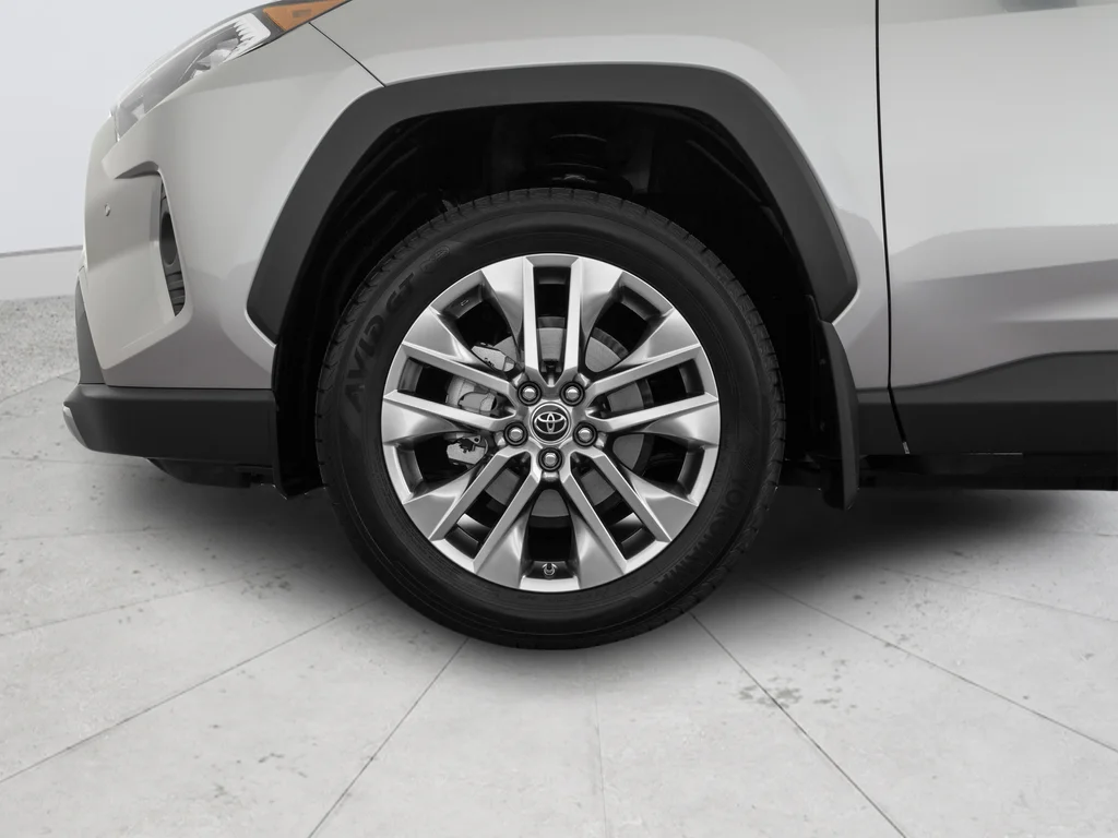Used 2020 Silver Toyota XLE image 53