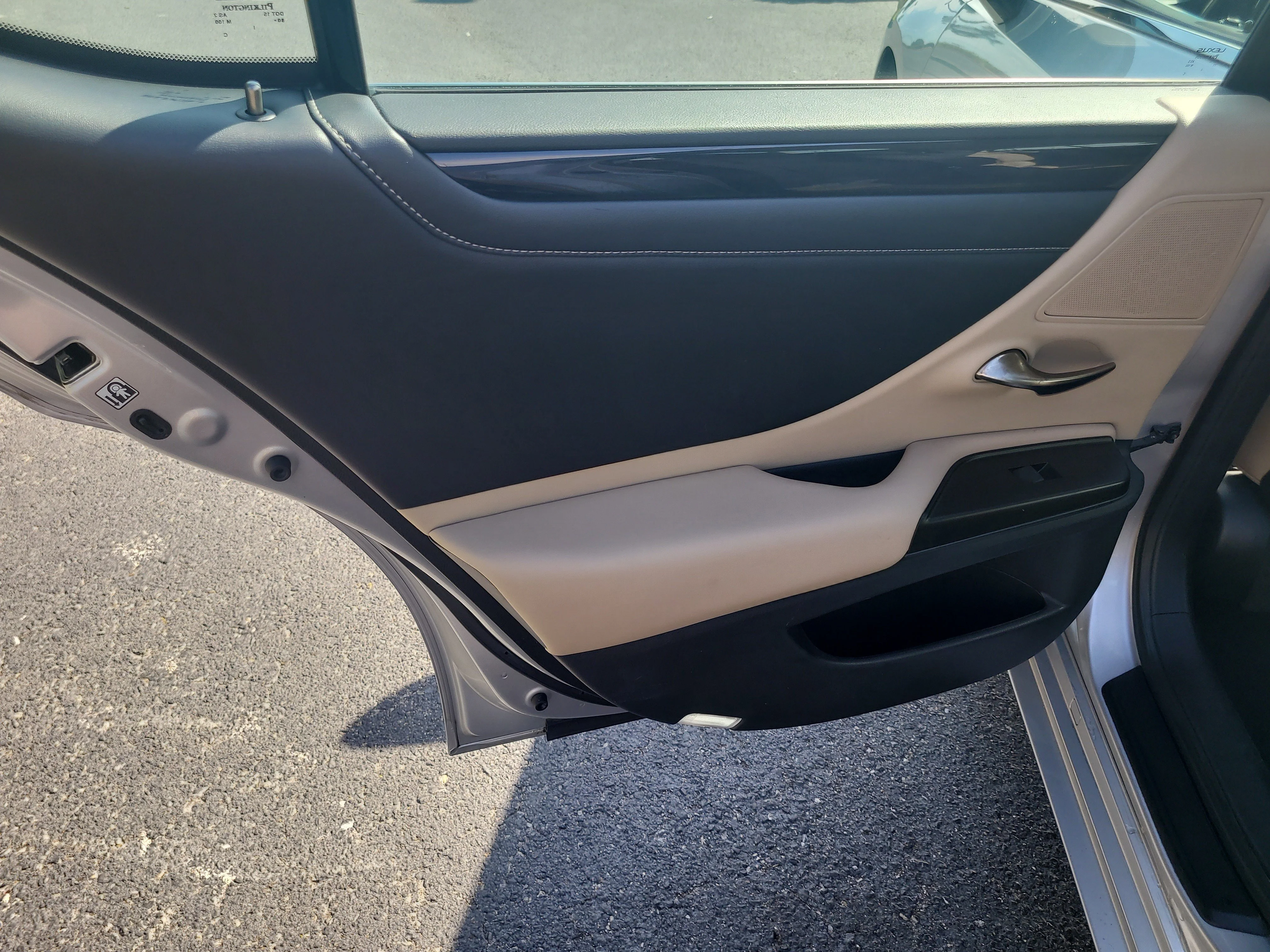Used 2019 Silver Lexus ES 350 image 10