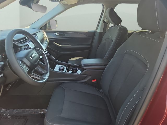 Used 2023 Velvet Jeep Laredo image 30