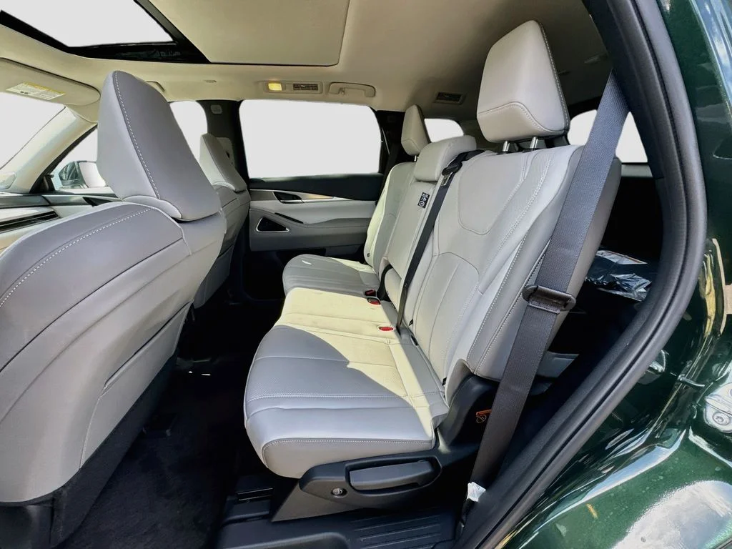 New 2027 DEEP EMERALD INFINITI Luxe FWD image 26