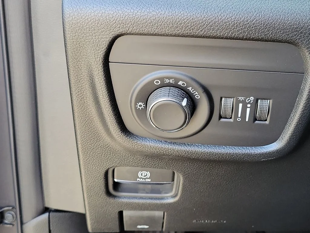 New 2026 Gray Jeep Altitude image 6