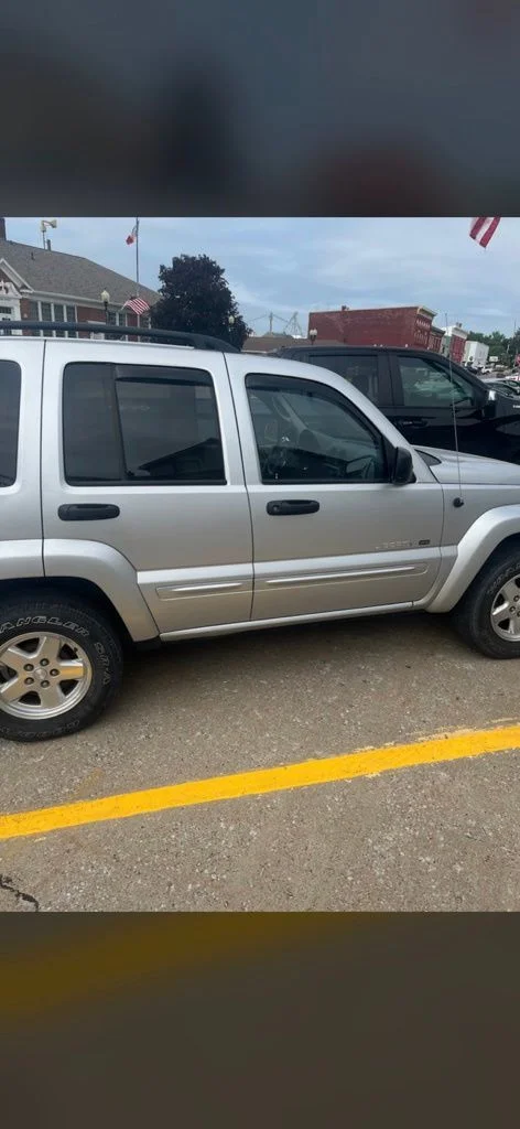 Used 2002  Jeep Limited image 8
