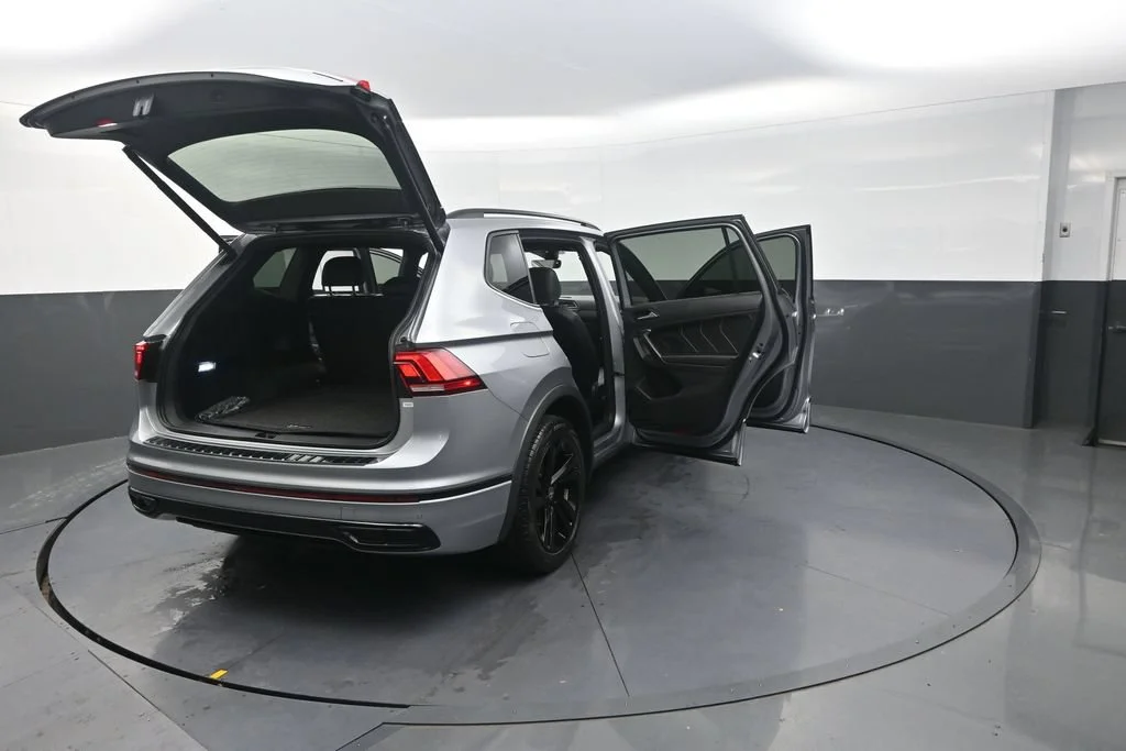 Used 2024  Volkswagen 2.0T SE R-Line Black image 36