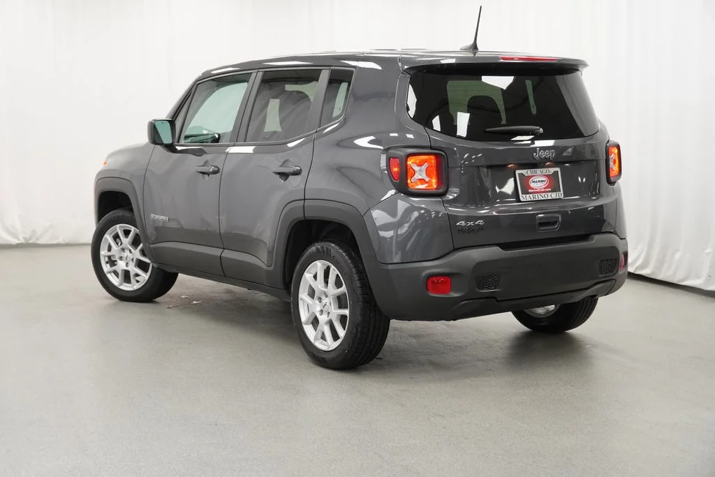 Used 2023 Gray Jeep Latitude image 14