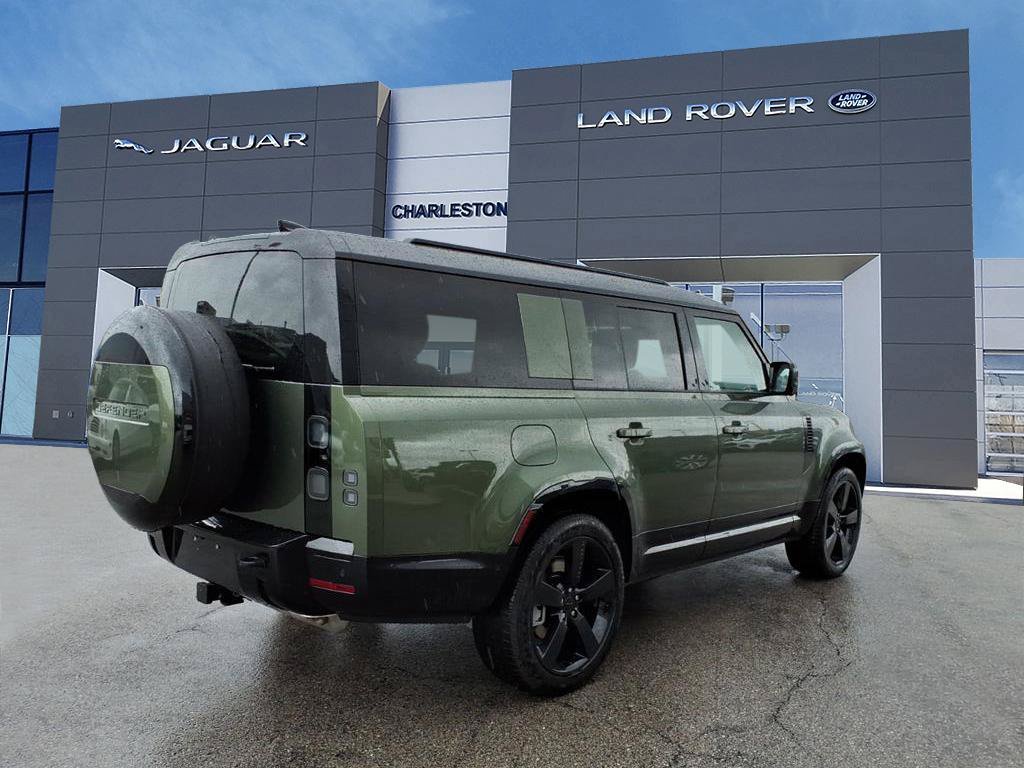 New 2026 Woolstone Green Metallic Land Rover X-Dynamic SE image 5