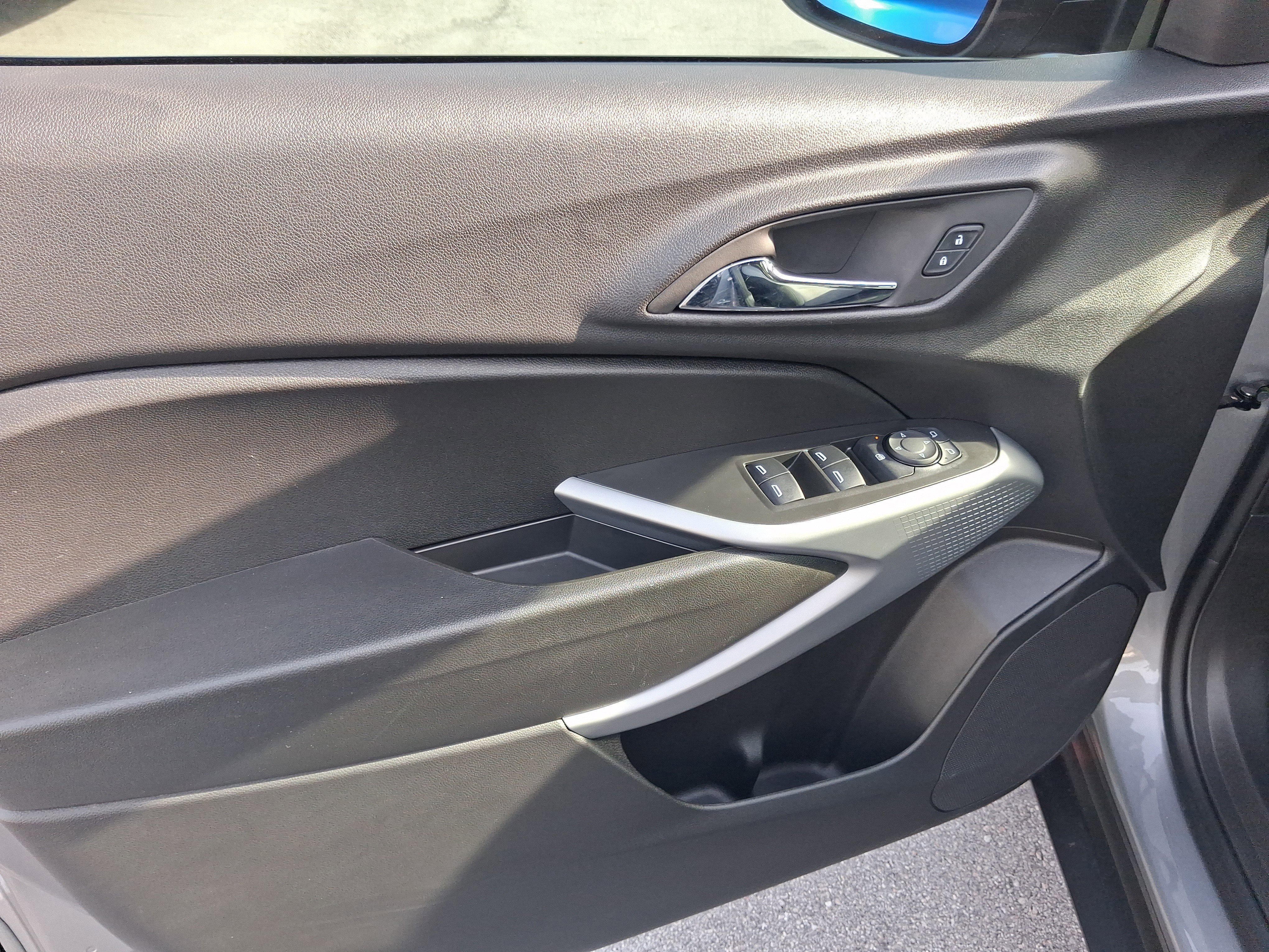 Used 2025 Gray Chevrolet LS image 15