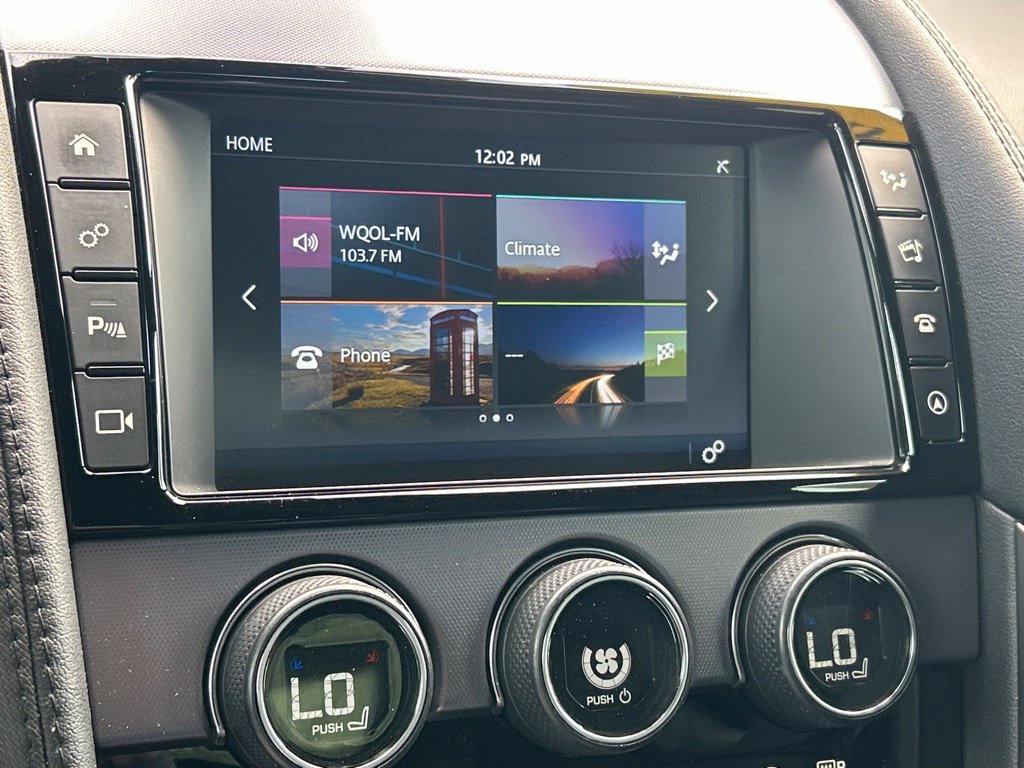 Used 2018 White Jaguar Base image 25