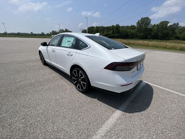Used 2024 Platinum White Honda Touring image 16