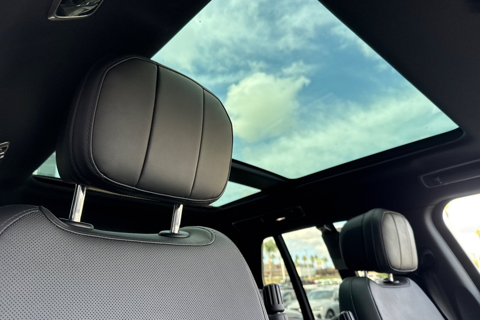 2023 Land Rover Range Rover SE - Photo 18