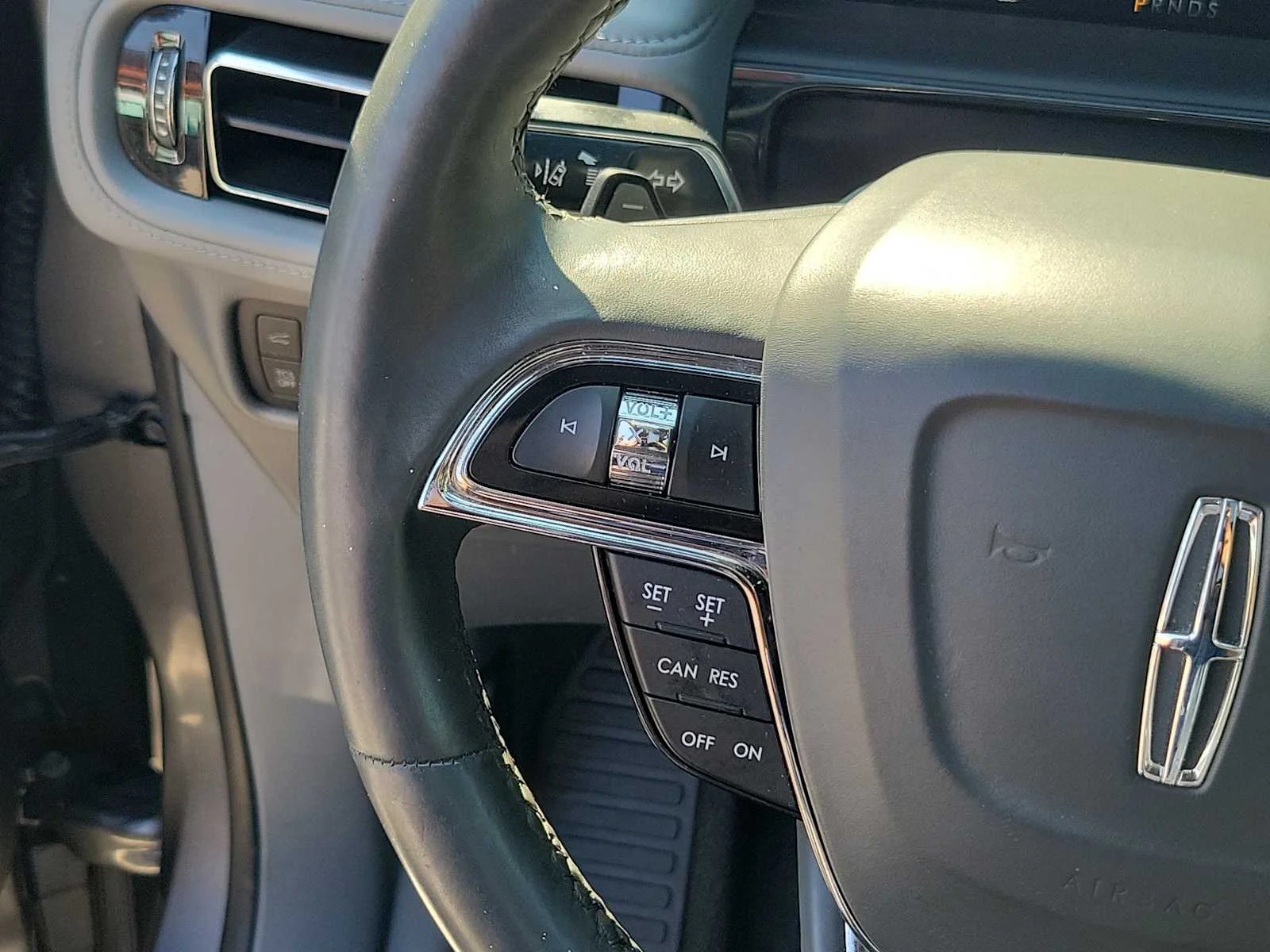 Used 2023 Gray Lincoln Reserve image 21