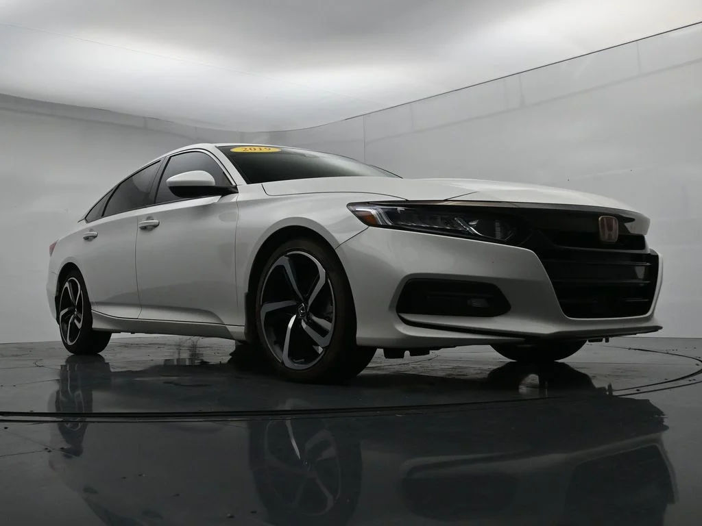 Used 2019  Honda Sport 2.0T image 31