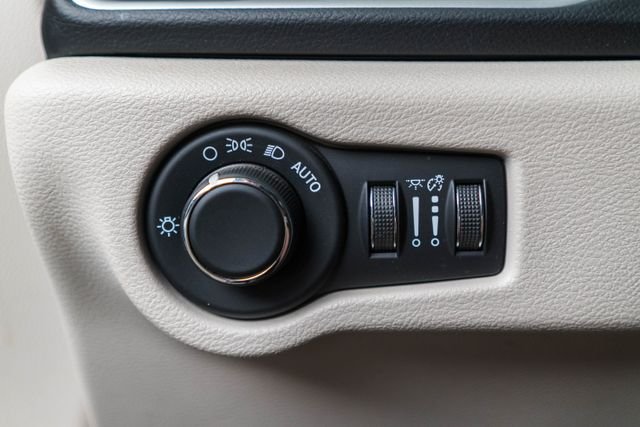 Used 2017 Silver Chrysler Touring image 20