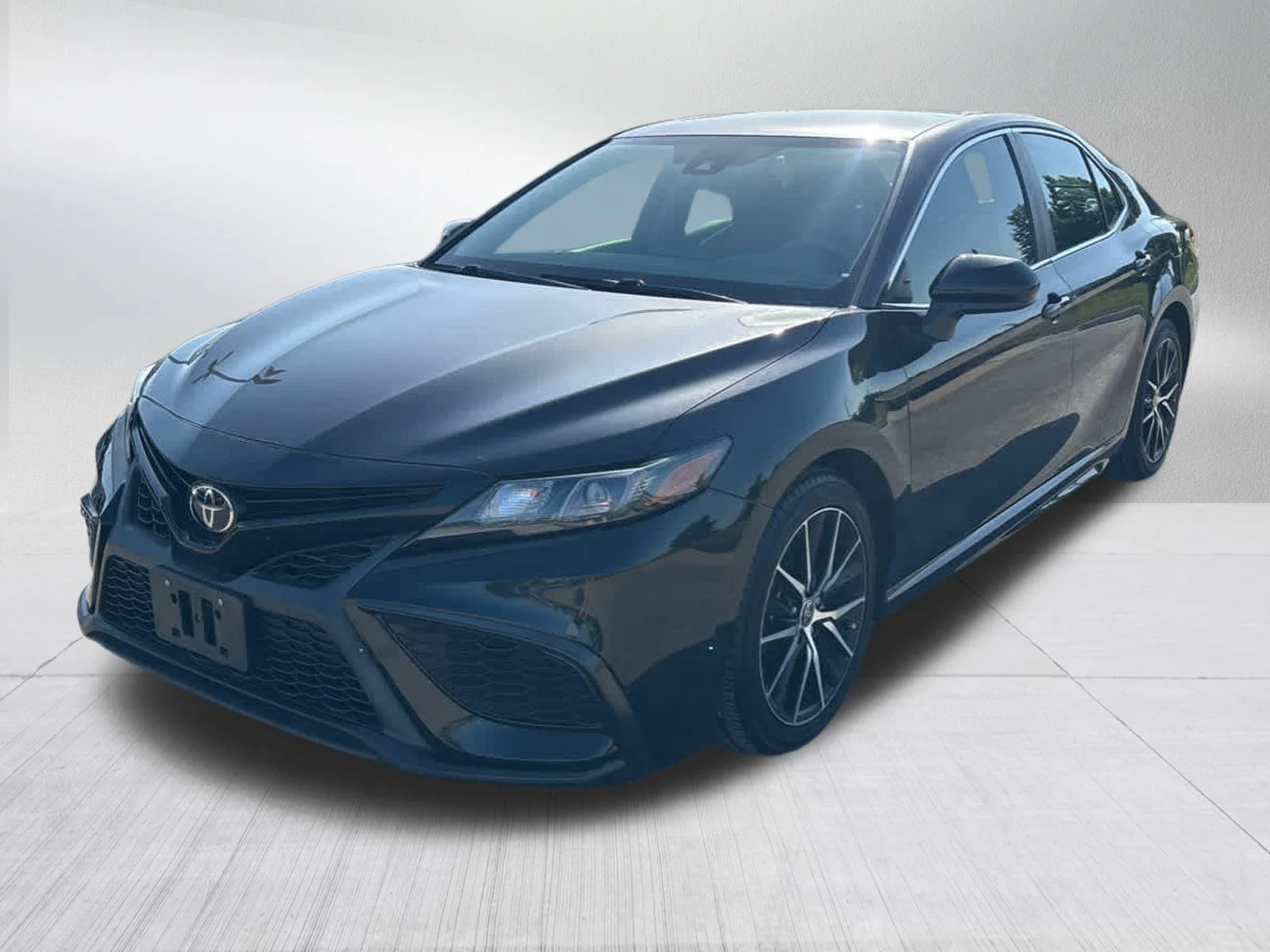 Used 2021 Toyota Camry SE with VIN 4T1G11AK0MU536894 for sale in Kansas City