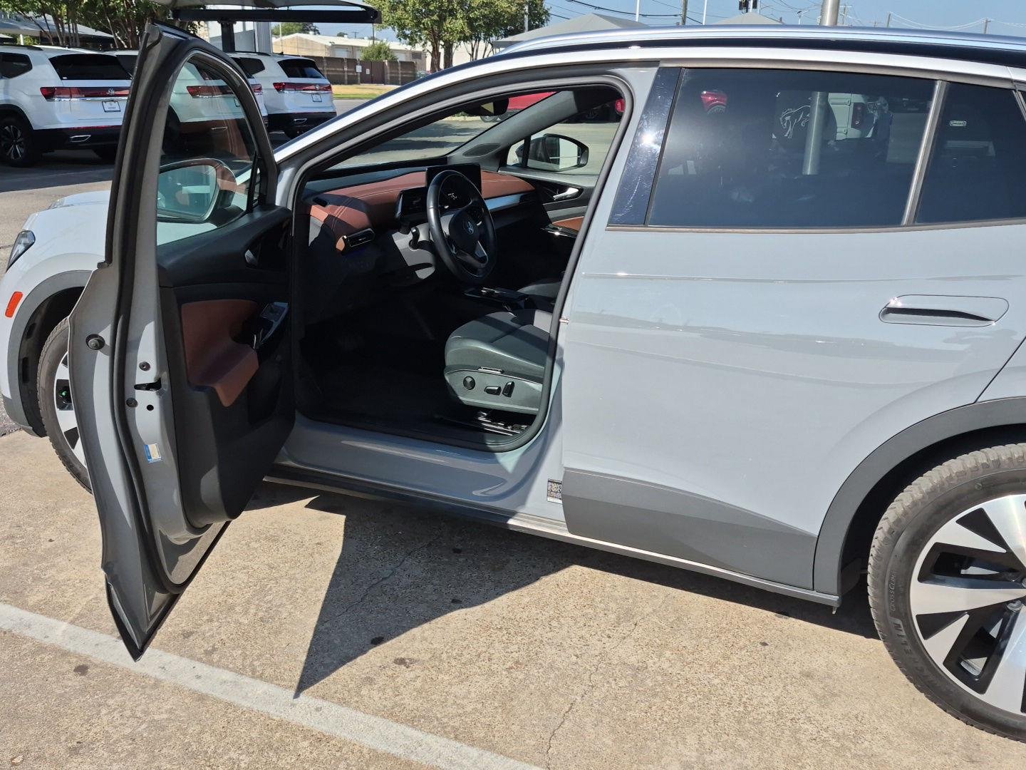 Used 2021 Moonstone Gray/Black Roof Volkswagen Pro S image 9