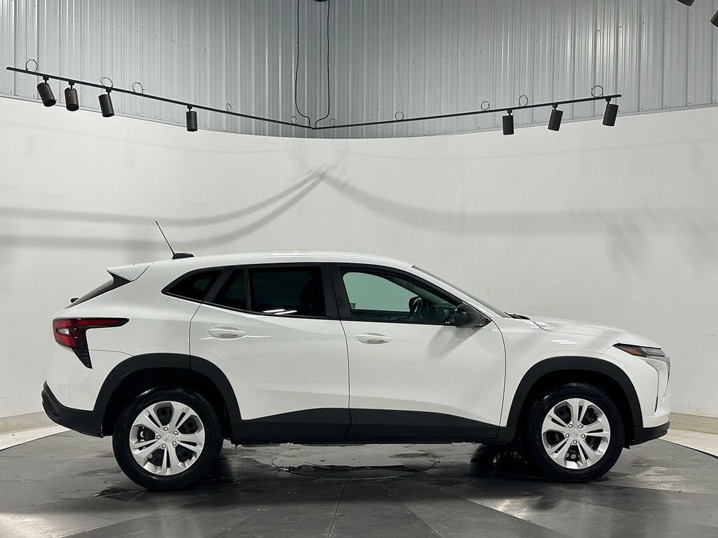 Used 2024 White Chevrolet LS image 9