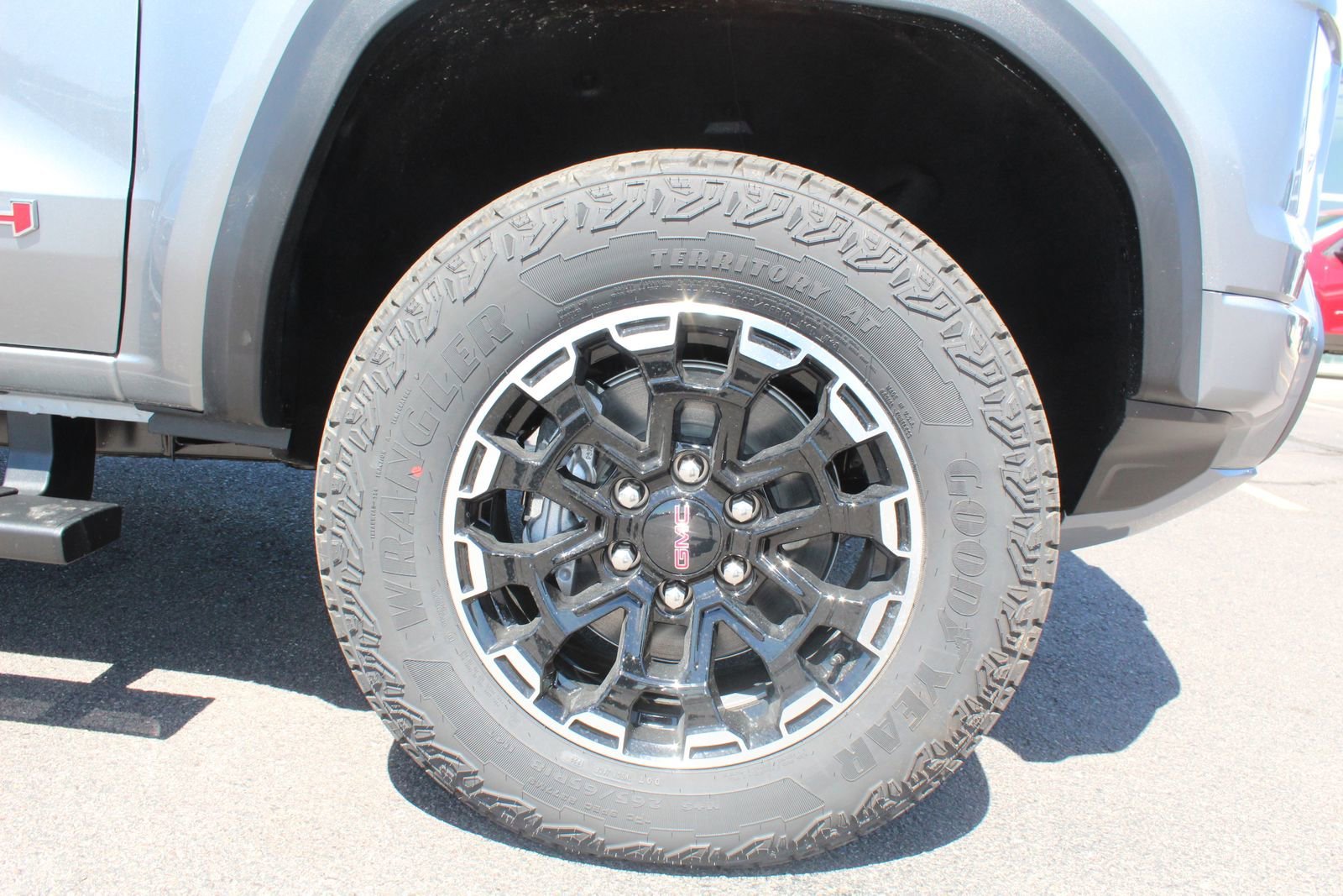 2026 GMC Canyon AT4 - Photo 8