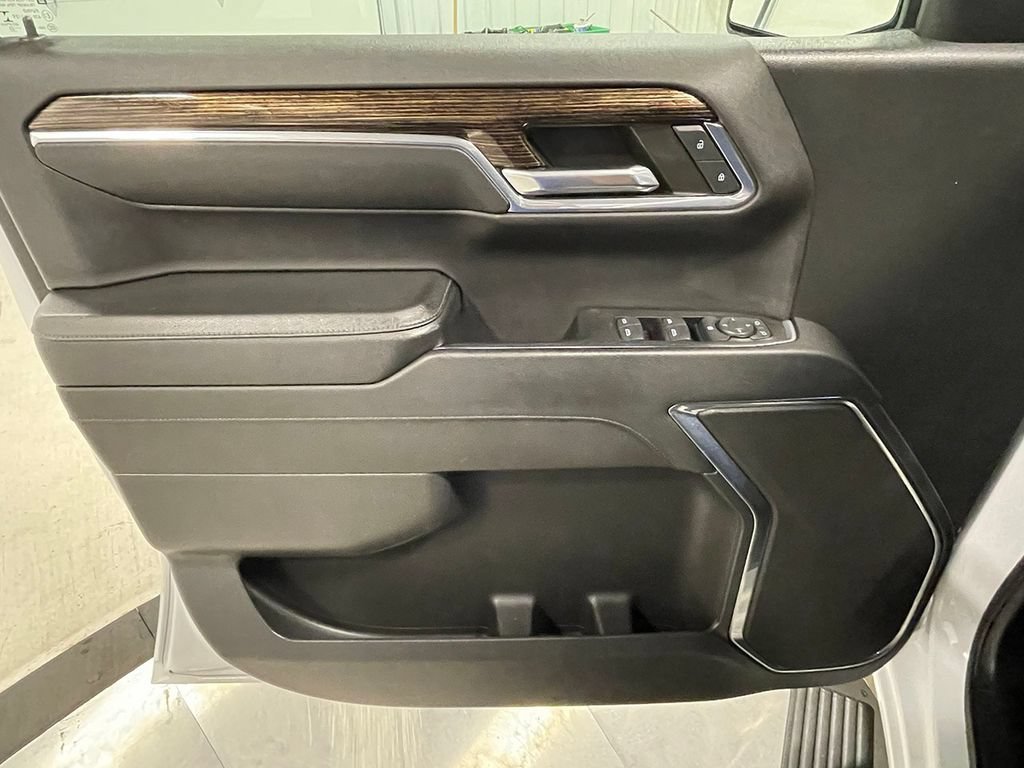 Used 2023 Summit White GMC Elevation image 19