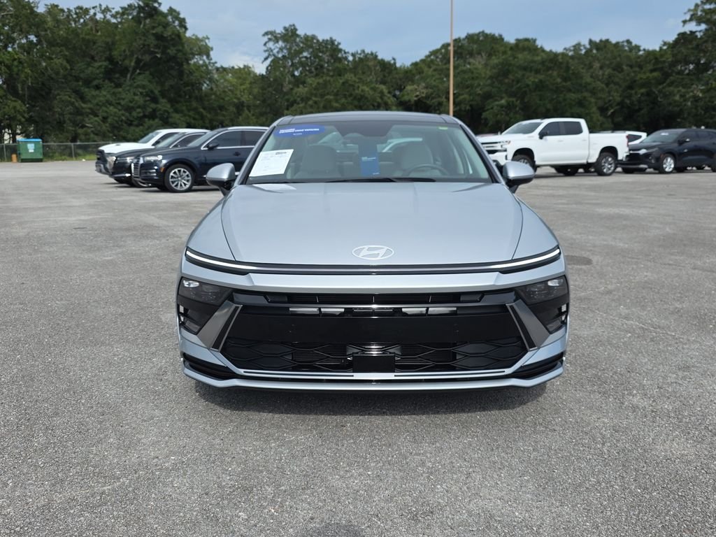 Used 2025 Aero Silver Hyundai SEL Convenience image 3