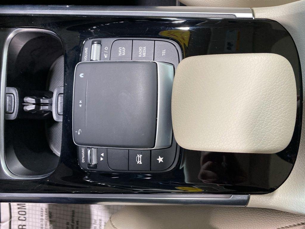 Used 2022 Polar White Mercedes-Benz GLA 250 image 30