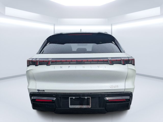 New 2027 RADIANT WHITE INFINITI Luxe AWD image 4