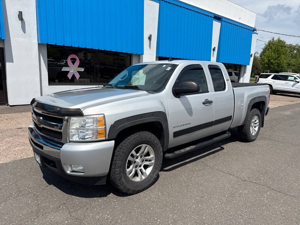 Used 2011 SHEER SILVER METALLIC Chevrolet LT image 2