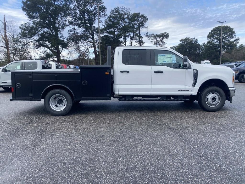 New 2026 Oxford White Ford F-350® XL image 2