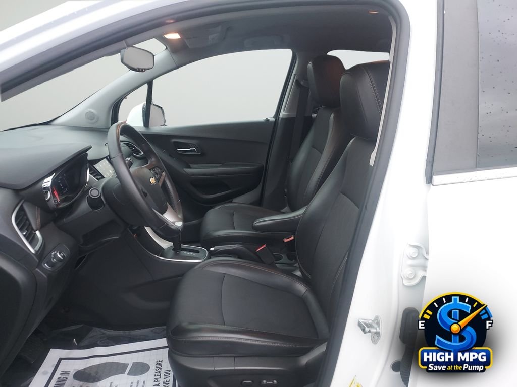 Used 2020 White Chevrolet LT image 27