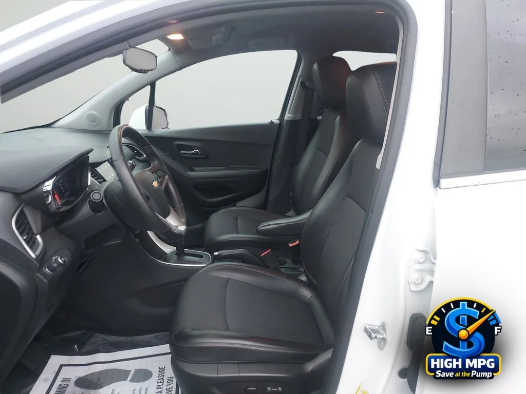 Used 2020 White Chevrolet LT image 27