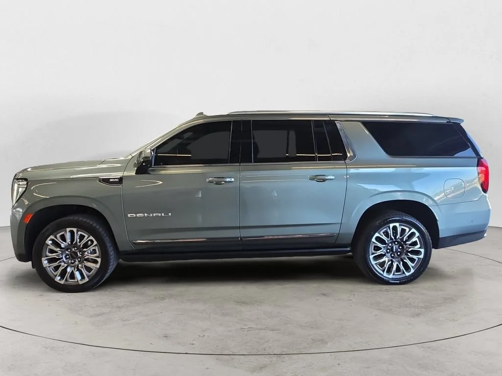 Used 2023 FROSTED PINE METALLIC GMC Denali Ultimate image 12
