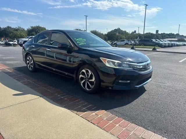 Used 2017 Black Honda EX-L image 3