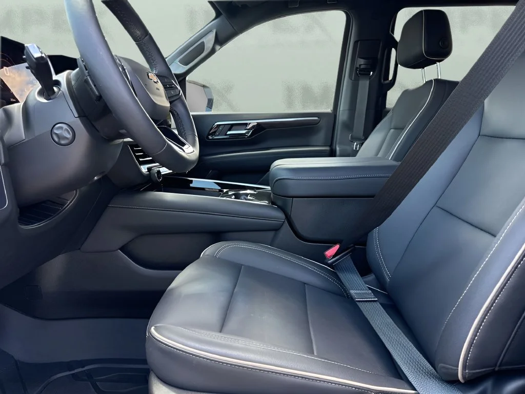 Used 2026 Polar White Tricoat Chevrolet Premier image 34