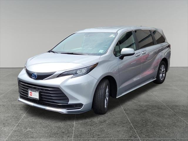 Certified Used 2025 CELESTIAL SILVER Toyota  image 3