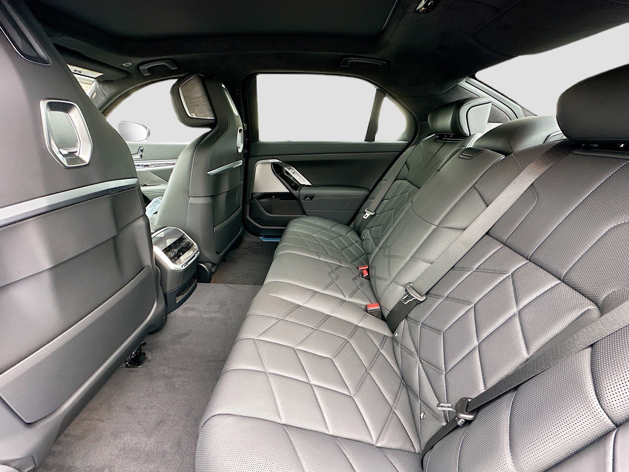 2025 BMW i7 50 - Photo 22