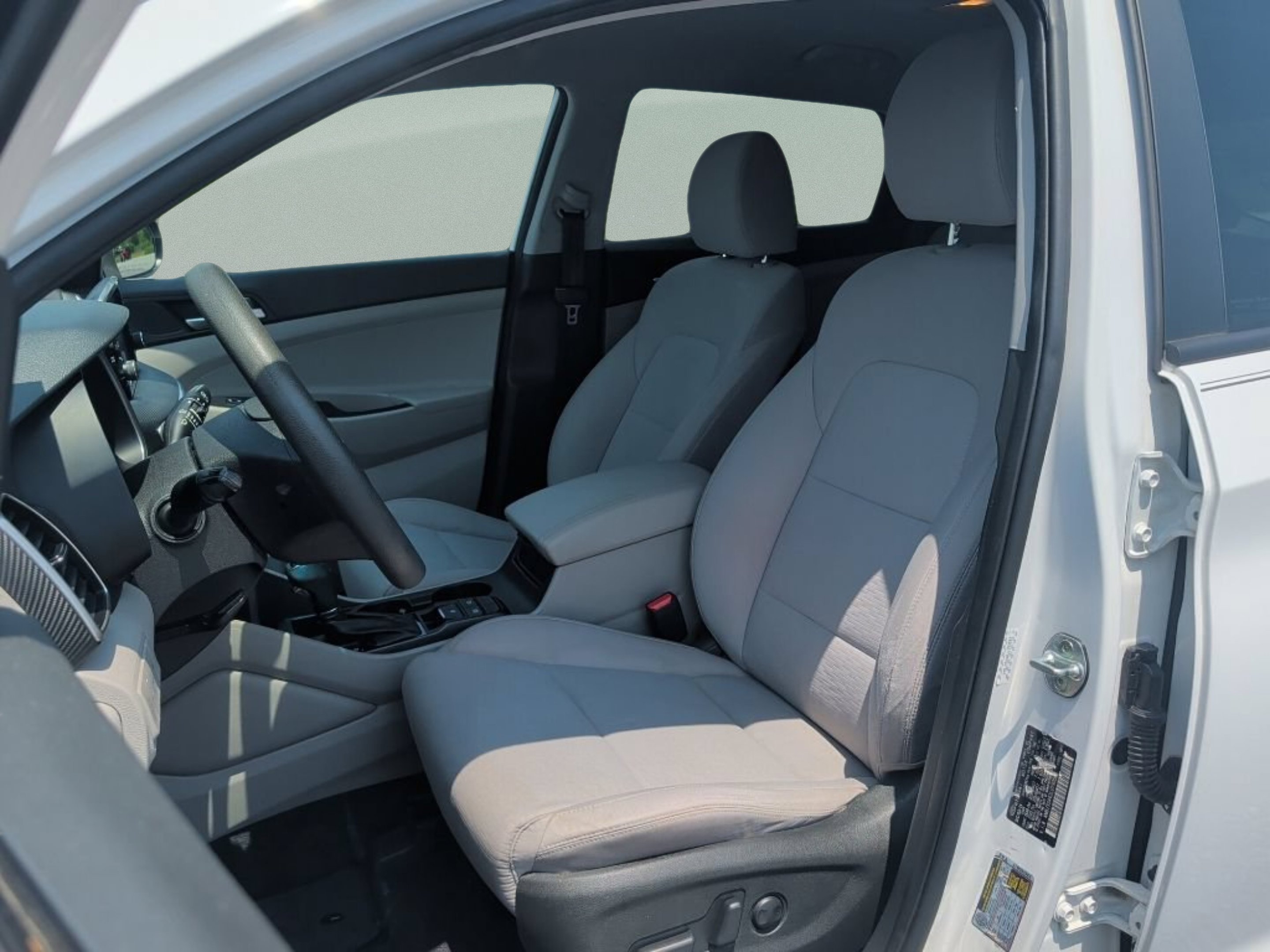 Used 2020 Winter White Hyundai Value image 15