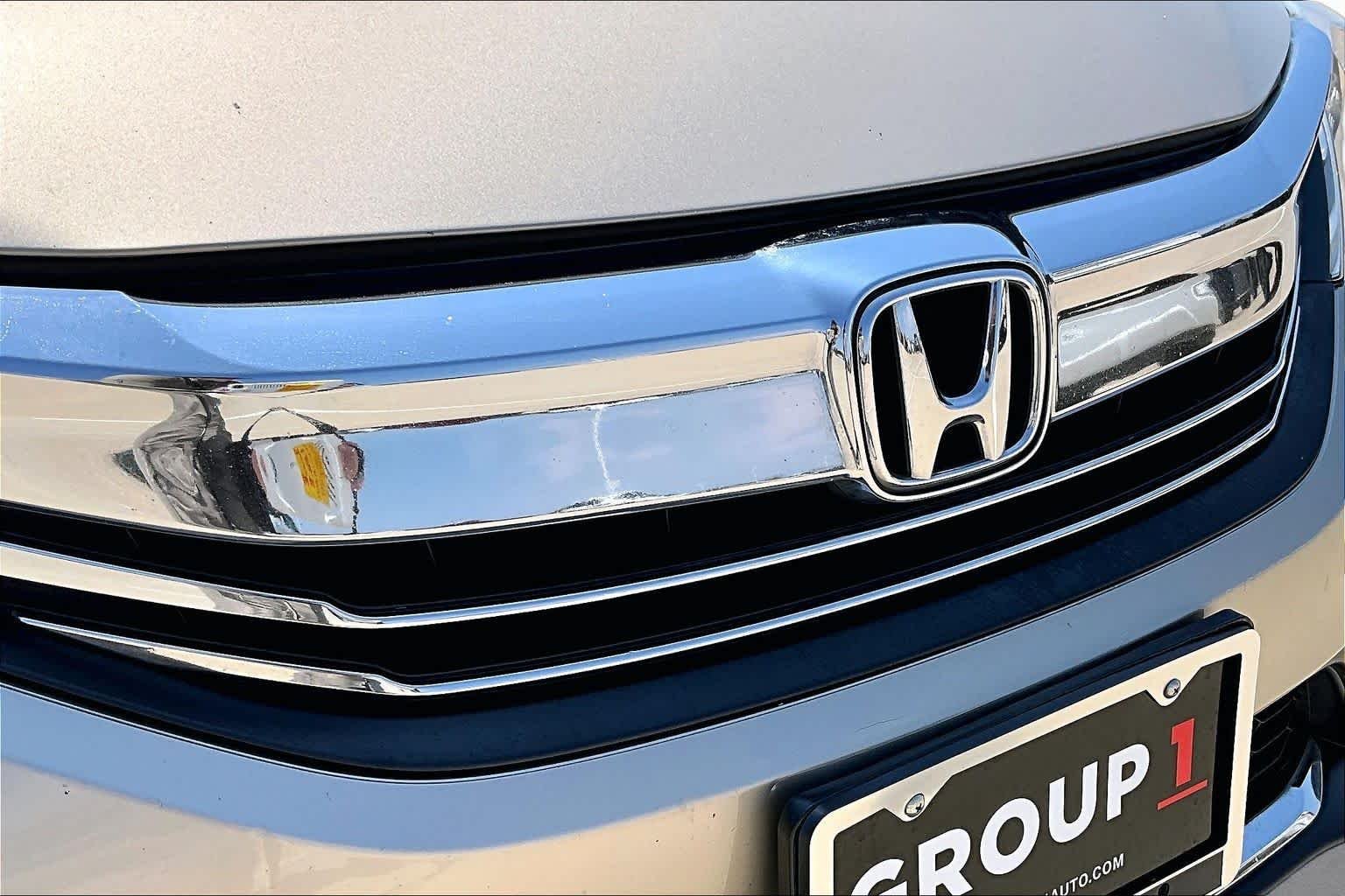 Used 2016 Champagne Frost Pearl Honda EX image 30