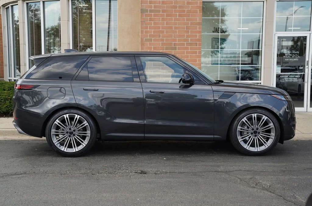 New 2026 Carpathian Grey Land Rover SE image 7