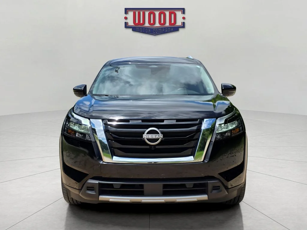 Used 2025 Super Black Nissan SL image 5