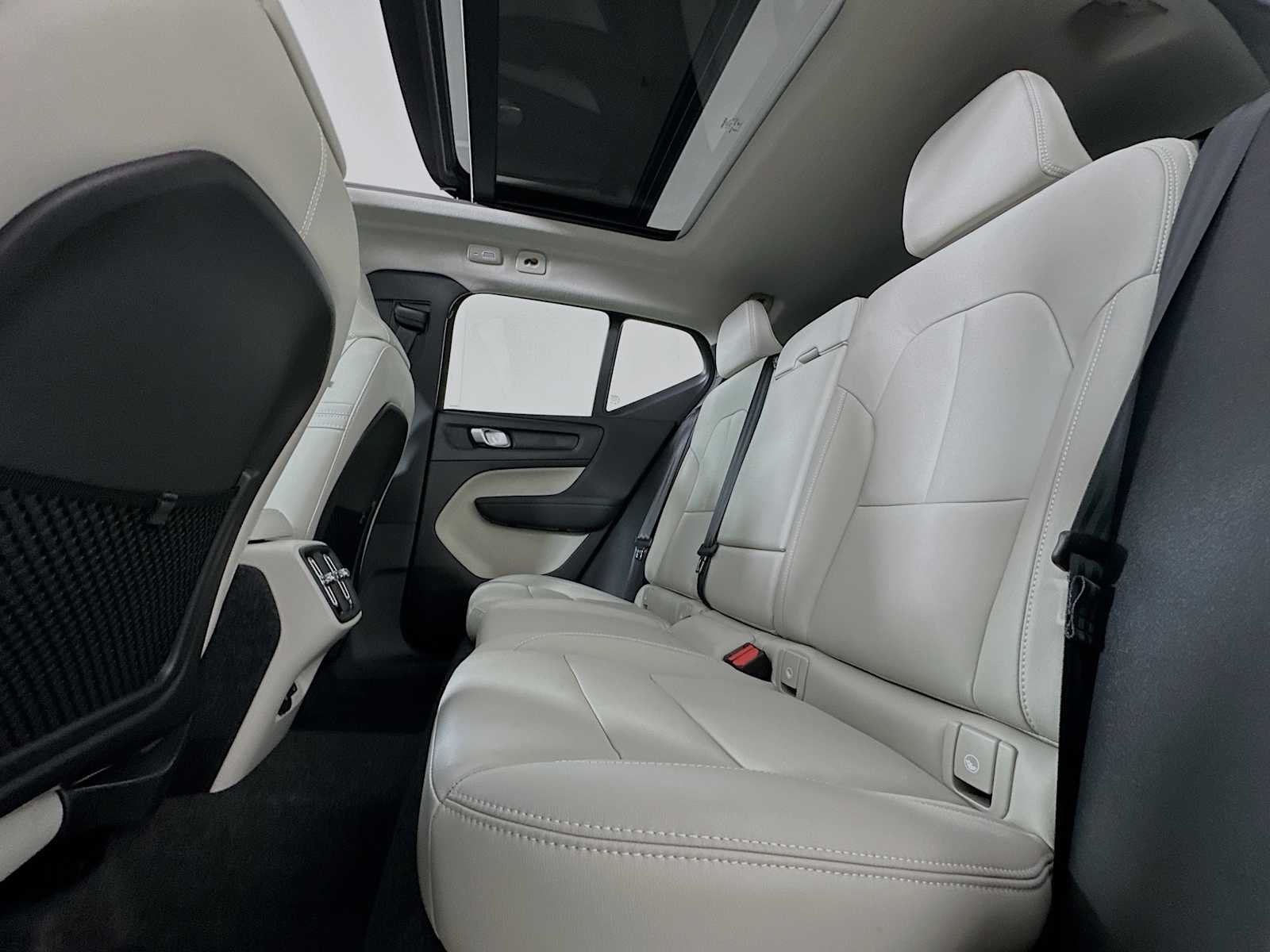 2026 Volvo XC40 Ultra - Photo 23