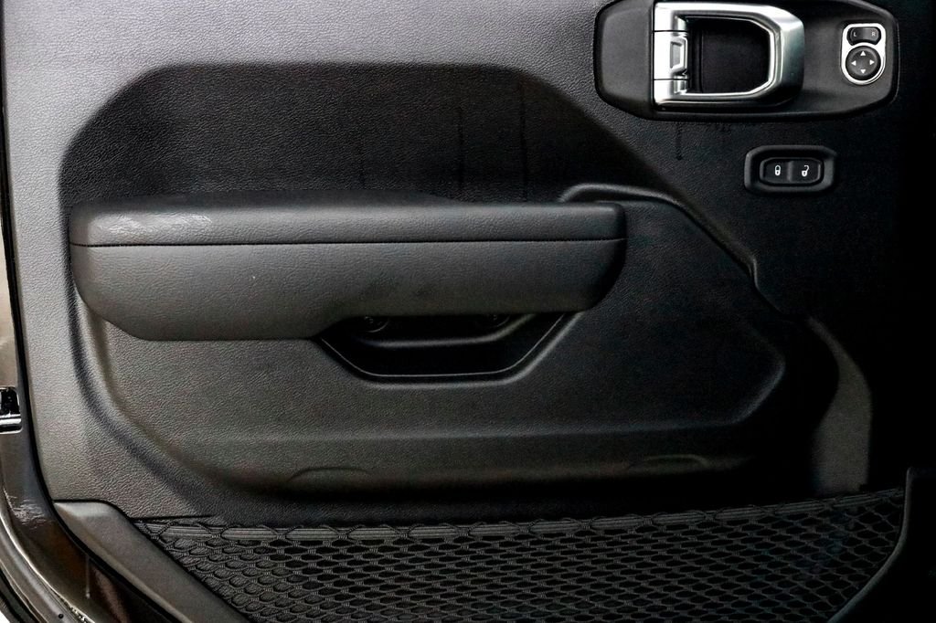 New 2025 Black Clear-Coat Exterior Paint Jeep Mojave image 7