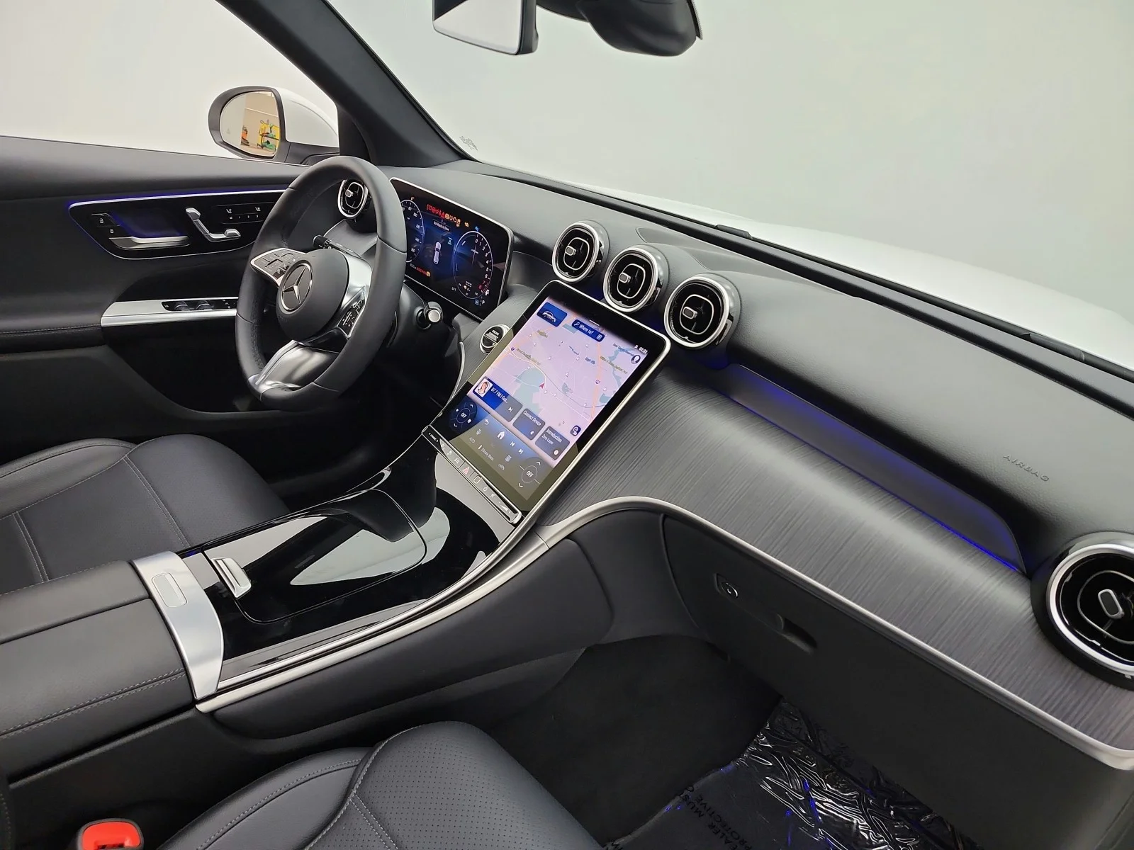 Used 2025 Polar White Mercedes-Benz GLC 350e 4MATIC® SUV image 19